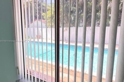 Casa en venta en Miami, Florida, 5 dormitorios, 224.73 m2 № 1664395 - foto 7