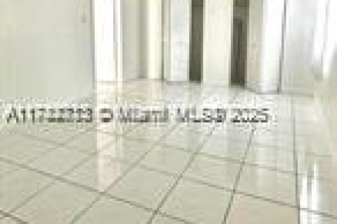 Casa en venta en Miami, Florida, 5 dormitorios, 224.73 m2 № 1664395 - foto 26