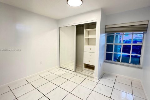 Casa en venta en Miami, Florida, 5 dormitorios, 224.73 m2 № 1664395 - foto 14