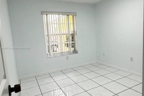 Casa en venta en Miami, Florida, 5 dormitorios, 224.73 m2 № 1664395 - foto 19