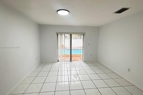 Casa en venta en Miami, Florida, 5 dormitorios, 224.73 m2 № 1664395 - foto 8