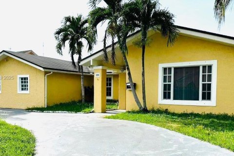 Casa en venta en Miami, Florida, 5 dormitorios, 224.73 m2 № 1664395 - foto 22