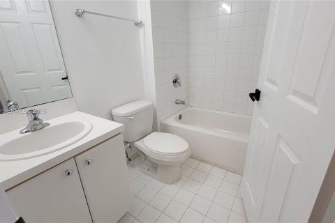 Купить таунхаус в Мирамар, Флорида 3 спальни, 137.59м2, № 1984022 - фото 17