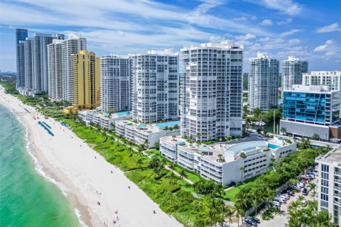 Condominio en venta en Sunny Isles Beach, Florida, 2 dormitorios, 135.64 m2 № 1999137 - foto 3