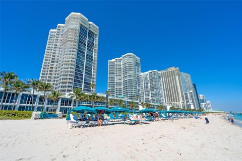 Condominio en venta en Sunny Isles Beach, Florida, 2 dormitorios, 135.64 m2 № 1999137 - foto 20