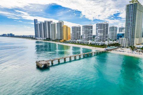 Condominio en Sunny Isles Beach, Florida, 2 dormitorios  № 1999137