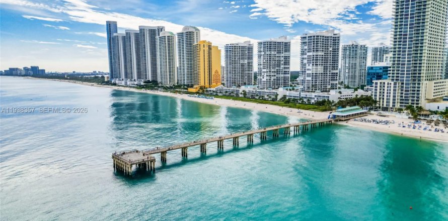 Condominio en Sunny Isles Beach, Florida, 2 dormitorios № 1999137