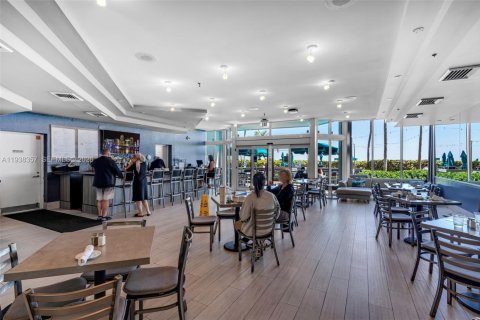 Condominio en venta en Sunny Isles Beach, Florida, 2 dormitorios, 135.64 m2 № 1999137 - foto 30