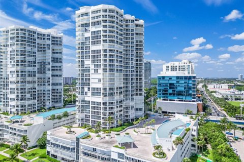 Condominio en venta en Sunny Isles Beach, Florida, 2 dormitorios, 135.64 m2 № 1999137 - foto 2