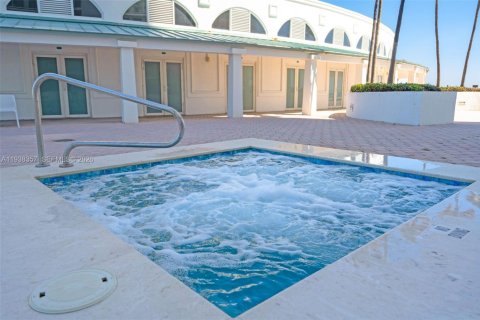 Condominio en venta en Sunny Isles Beach, Florida, 2 dormitorios, 135.64 m2 № 1999137 - foto 26