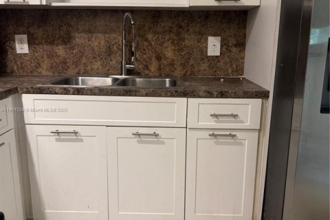 Купить таунхаус в Норт-Лодердейл, Флорида 3 спальни, 153.29м2, № 1955482 - фото 2