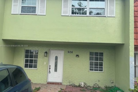 Купить таунхаус в Норт-Лодердейл, Флорида 3 спальни, 153.29м2, № 1955482 - фото 1