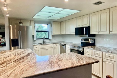 Copropriété à vendre à Punta Gorda, Floride: 2 chambres, 140.84 m2 № 2431888 - photo 11
