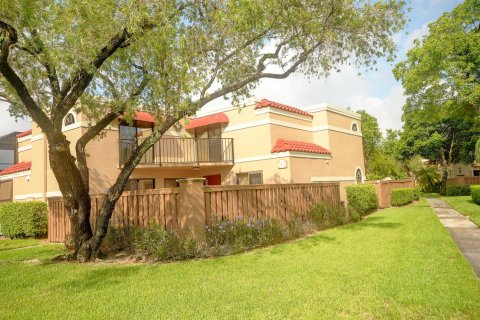 Townhouse in Boca Raton, Florida 2 bedrooms, 120.96 sq.m. № 2176528