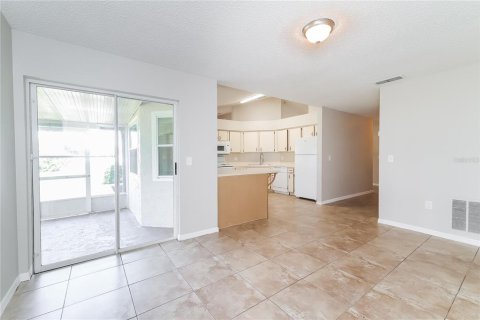 House in Davenport, Florida 4 bedrooms, 149.39 sq.m. № 2258378 - photo 3