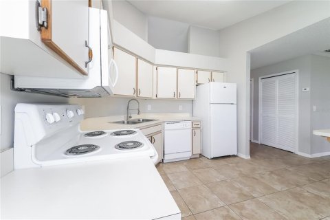House in Davenport, Florida 4 bedrooms, 149.39 sq.m. № 2258378 - photo 6