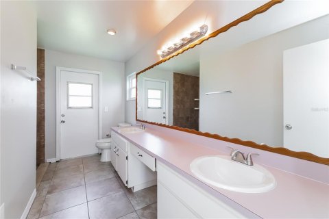 House in Davenport, Florida 4 bedrooms, 149.39 sq.m. № 2258378 - photo 15