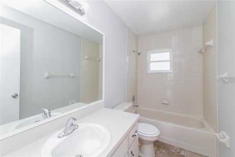 House in Davenport, Florida 4 bedrooms, 149.39 sq.m. № 2258378 - photo 14