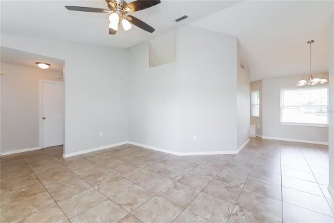 House in Davenport, Florida 4 bedrooms, 149.39 sq.m. № 2258378 - photo 7