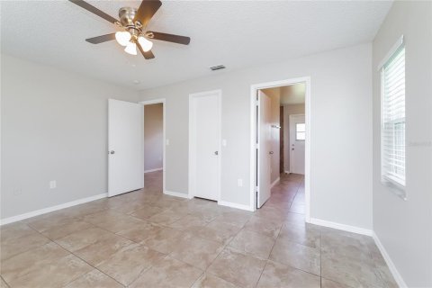 House in Davenport, Florida 4 bedrooms, 149.39 sq.m. № 2258378 - photo 9