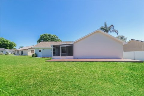 House in Davenport, Florida 4 bedrooms, 149.39 sq.m. № 2258378 - photo 16