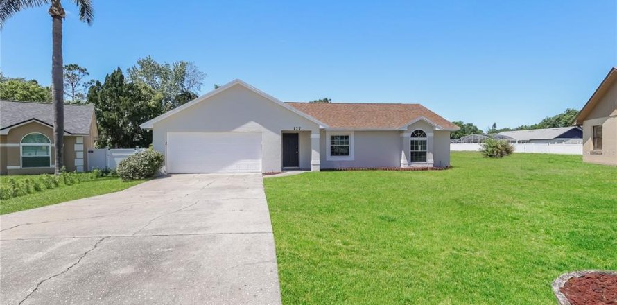 House in Davenport, Florida 4 bedrooms, 149.39 sq.m. № 2258378