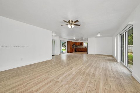 Casa en venta en Cutler Bay, Florida, 5 dormitorios, 196.58 m2 № 1967994 - foto 18