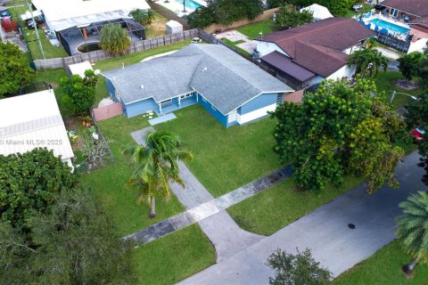 Casa en venta en Cutler Bay, Florida, 5 dormitorios, 196.58 m2 № 1967994 - foto 10
