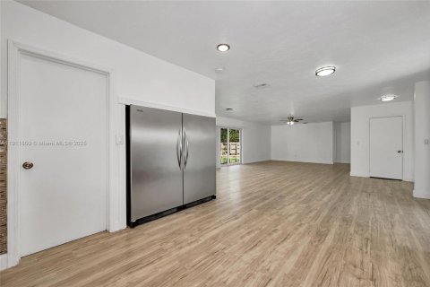 Casa en venta en Cutler Bay, Florida, 5 dormitorios, 196.58 m2 № 1967994 - foto 16