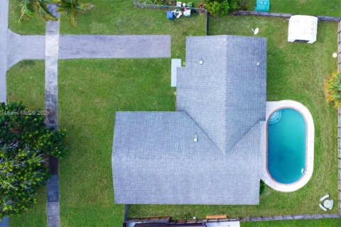 Casa en venta en Cutler Bay, Florida, 5 dormitorios, 196.58 m2 № 1967994 - foto 9