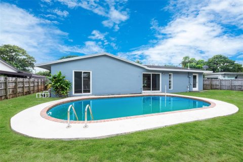 Casa en venta en Cutler Bay, Florida, 5 dormitorios, 196.58 m2 № 1967994 - foto 5