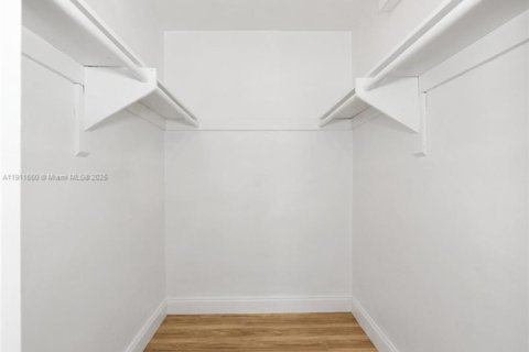 Casa en venta en Cutler Bay, Florida, 5 dormitorios, 196.58 m2 № 1967994 - foto 23