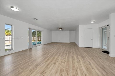 Casa en venta en Cutler Bay, Florida, 5 dormitorios, 196.58 m2 № 1967994 - foto 19