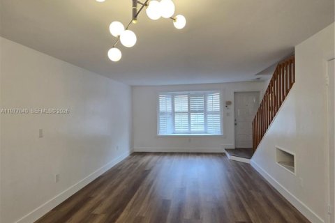Townhouse in Miami, Florida 2 bedrooms, 107.02 sq.m. № 2041920 - photo 3