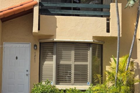 Townhouse in Miami, Florida 2 bedrooms, 107.02 sq.m. № 2041920