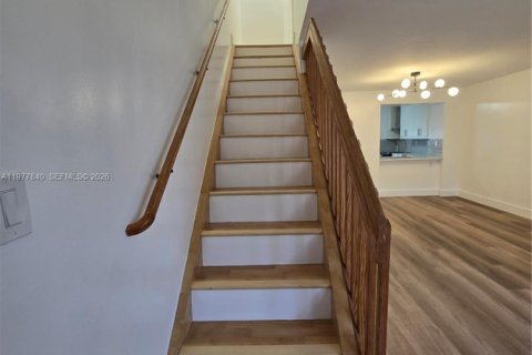 Townhouse in Miami, Florida 2 bedrooms, 107.02 sq.m. № 2041920 - photo 4