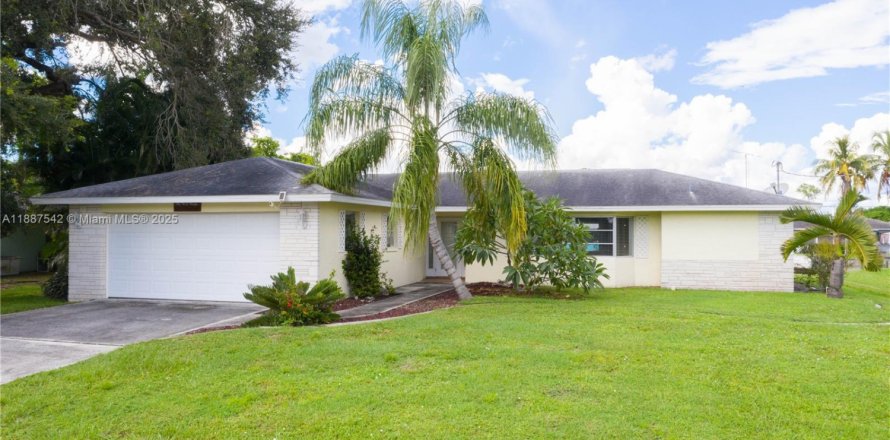 Дом в Форт Майерс, Флорида 3 спальни, 140.75м2 № 1941703