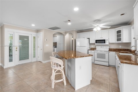 Купить виллу или дом в Форт Майерс, Флорида 3 спальни, 140.75м2, № 1941703 - фото 4