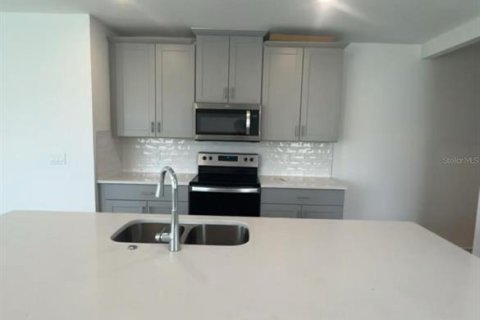 House in Haines City, Florida 4 bedrooms, 156.73 sq.m. № 1723621 - photo 8