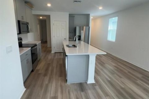 House in Haines City, Florida 4 bedrooms, 156.73 sq.m. № 1723621 - photo 4
