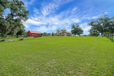 House in Eustis, Florida 4 bedrooms, 263.29 sq.m. № 2211359 - photo 11