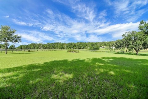 House in Eustis, Florida 4 bedrooms, 263.29 sq.m. № 2211359 - photo 10