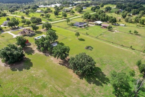 House in Eustis, Florida 4 bedrooms, 263.29 sq.m. № 2211359 - photo 5