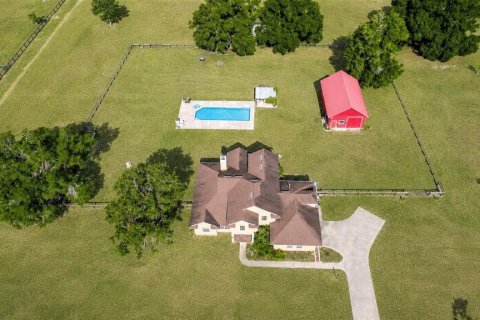 House in Eustis, Florida 4 bedrooms, 263.29 sq.m. № 2211359 - photo 12