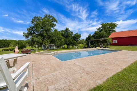 House in Eustis, Florida 4 bedrooms, 263.29 sq.m. № 2211359 - photo 14