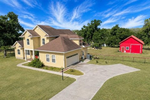 House in Eustis, Florida 4 bedrooms, 263.29 sq.m. № 2211359 - photo 2