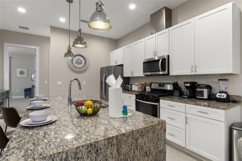 Touwnhouse à vendre à Kissimmee, Floride: 5 chambres, 201.51 m2 № 1535896 - photo 8
