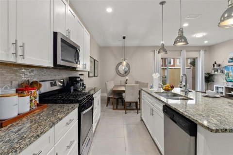 Touwnhouse à vendre à Kissimmee, Floride: 5 chambres, 201.51 m2 № 1535896 - photo 7