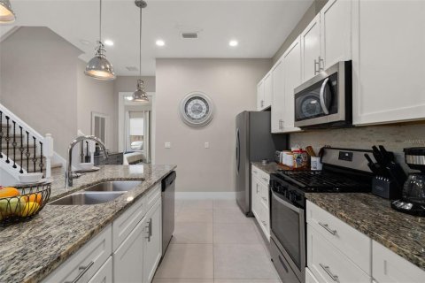 Touwnhouse à vendre à Kissimmee, Floride: 5 chambres, 201.51 m2 № 1535896 - photo 9