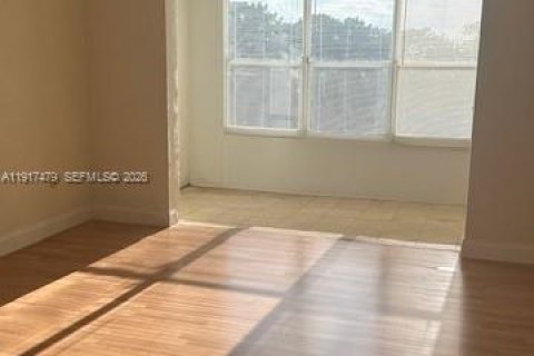 Снять в аренду кондоминиум в Санрайз, Флорида 2 спальни, 78.97м2, № 1972190 - фото 10